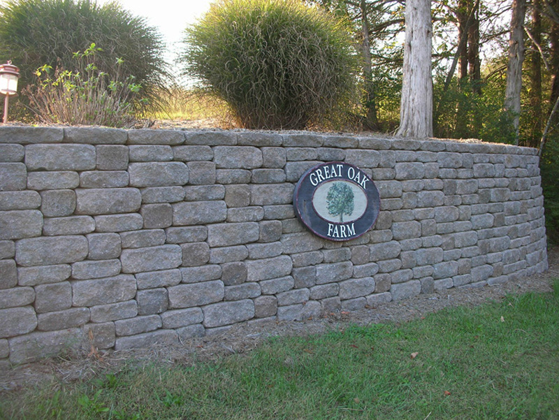 segmental retaining wall at farm entrance